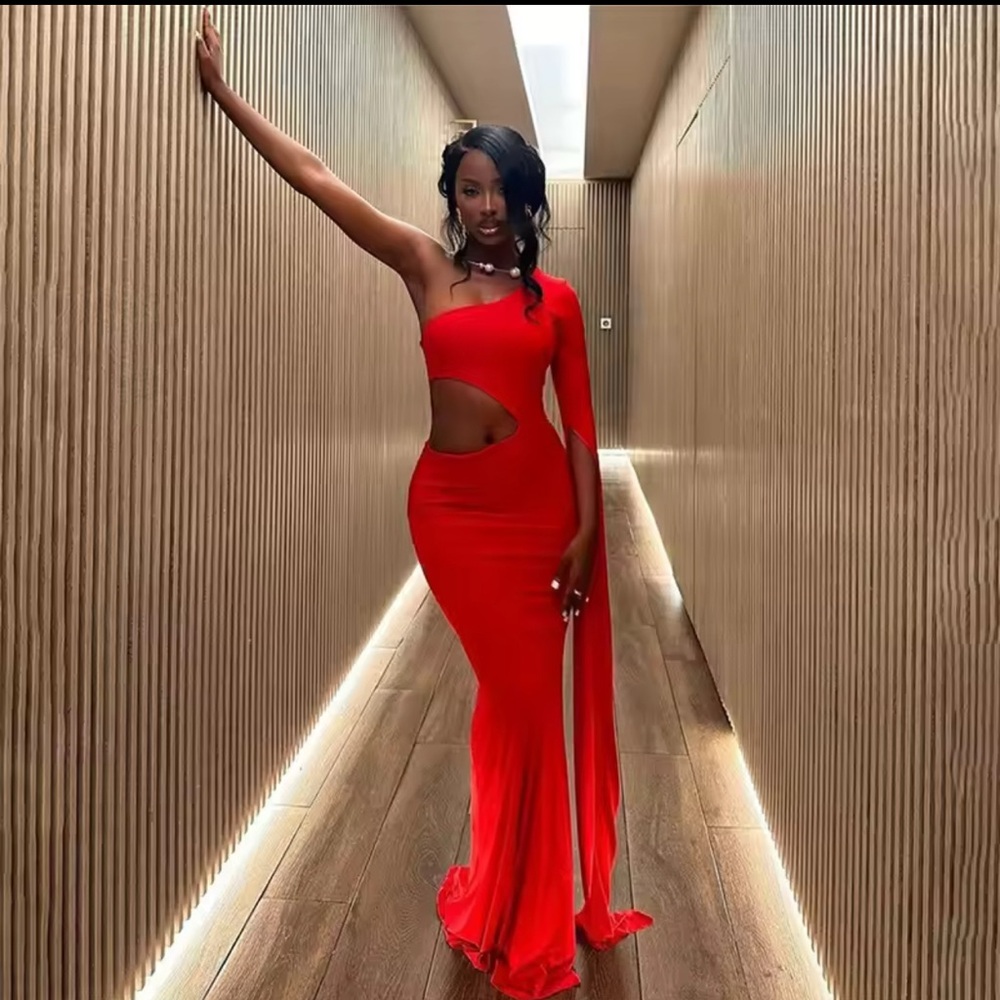 Elegant Red One-Shoulder Gown